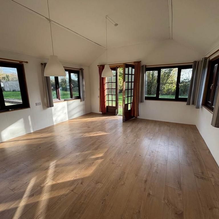 2 bedroom chalet to rent - Photo 1