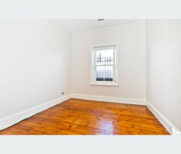 Large Character Home! - Photo 4