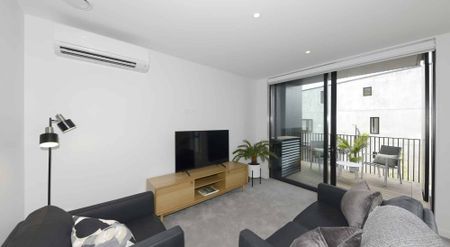 Stylish executive fully furnished apartment in stunning modern complex! - Photo 2