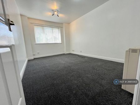 2 bedroom maisonette to rent - Photo 2