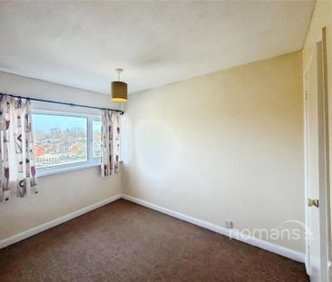 3 bedroom flat to rent - Photo 2