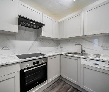 4 bedroom terraced house to rent - Photo 3