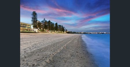 MODERN SPACIOUS STUDIO GRANNY FLAT - CLOSE TO BEACH - Photo 5