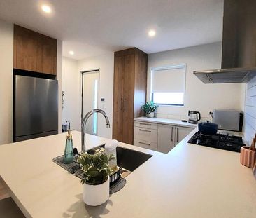 Perfectly located and stylish 2 bed townhouse - Photo 3