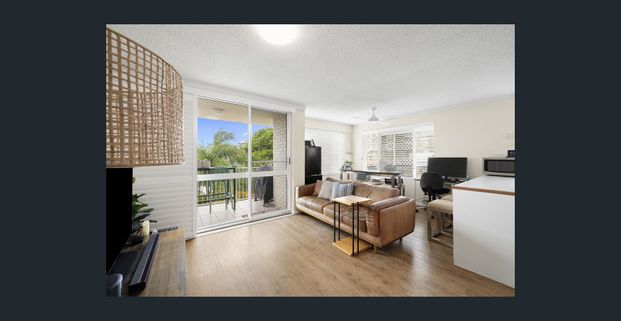 IMMACULATE UNIT IN PRIME LOCATION! - Photo 1