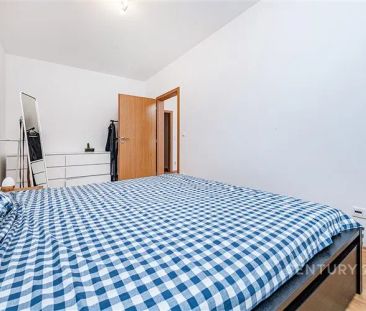 Prostorný byt 2+kk s východní orientací lodžií, komorou a parkovací... - Photo 2