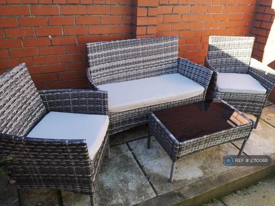 1 bedroom in a house share to rent - Photo 1