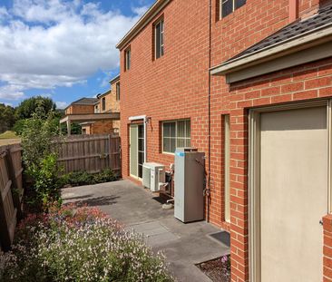 MODERN THREE BEDROOM TOWNHOUSE IN WELL PRESENTED COMPLEX - Photo 4