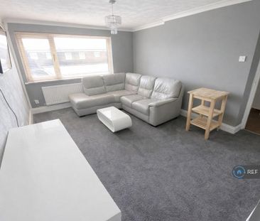 3 bedroom end of terrace house to rent - Photo 2