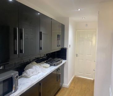 2 bedroom end of terrace house to rent - Photo 6