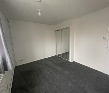2 bedroom end of terrace house to rent - Photo 4