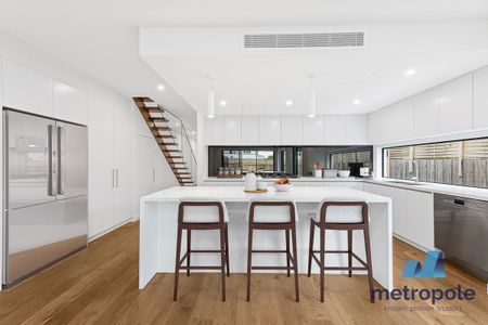 93A Parkmore Road, BENTLEIGH EAST, VIC - Photo 4