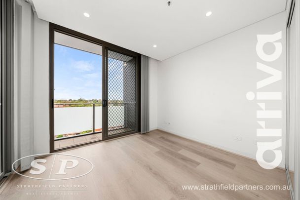 Arriva Strathfield Huge Luxury 2 Bedroom Apartment - Photo 1