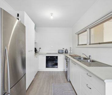 Central Coffs Harbour Home! Lawn Maintenance Included! - Photo 5