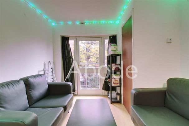 4 bedroom flat to rent - Photo 1