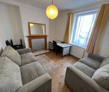 4 bedroom terraced house to rent - Photo 2