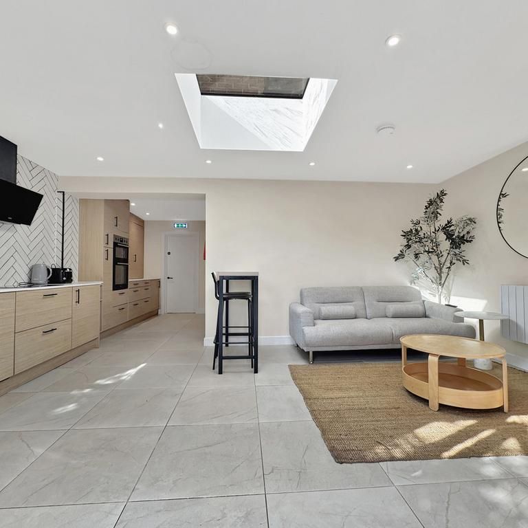 1 bedroom in a house share to rent - Photo 1