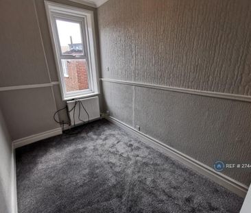 3 bedroom flat to rent - Photo 5