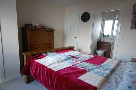 3 bedroom detached house to rent - Photo 3