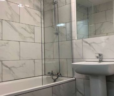 Victoria Park Square Room 1 - Photo 5