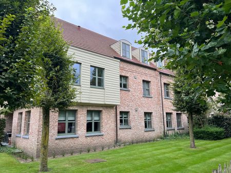 Prachtige instapklare "Loft" op 2de verdieping. Kelder en 2 staanplaatsen. Uitzonderlijke ligging in stukje natuur. Rustig wonen in hartje Mol. - Photo 4