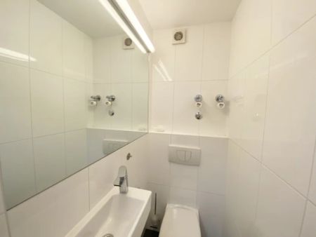 Erstbezug nach Sanierung - Großzügige 2-Zimmer-Wohnung in Nähe des SWRs! - Foto 4