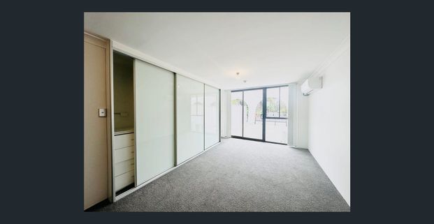 Great one-bedroom in premium location - Photo 1