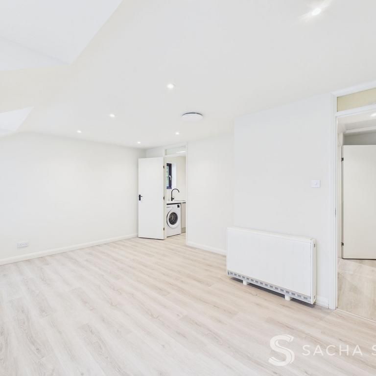 Studio to rent - Photo 1