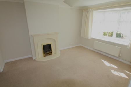 3 bedroom semi-detached house to rent - Photo 4