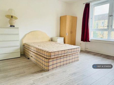 3 bedroom flat to rent - Photo 3