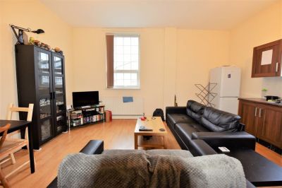 2 bedroom Flat in 14 Raglan Road, Leeds - Photo 2