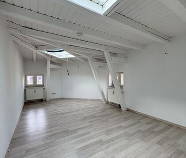 Gemütliche Dachgeschosswohnung in einer Zwickauer Altbauvilla - Foto 1