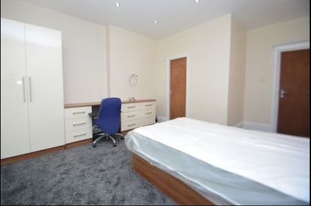 9 Bedroom Student Properties in Leeds - Photo 4