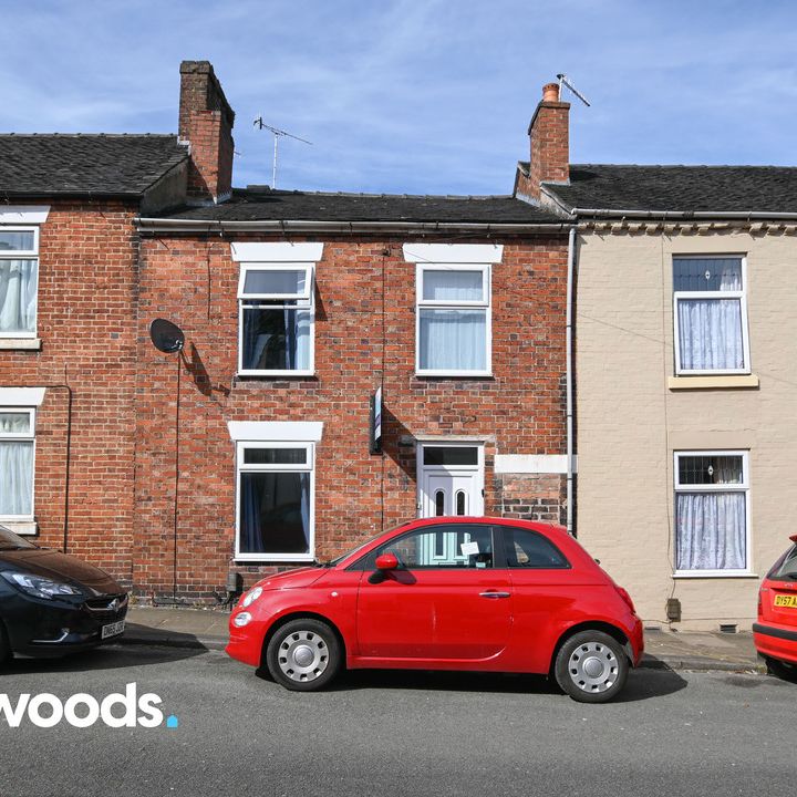 5 bed house of multiple occupation to rent in Munro Street, Stoke-On-Trent - Photo 1