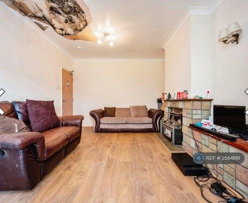 5 bedroom semi-detached house to rent - Photo 1