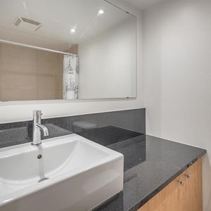 1 Bedroom 1 Bathroom 1803 - 2100 Rue Saint-Marc, Montréal - Photo 3