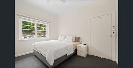 Kew East Charmer - Photo 2