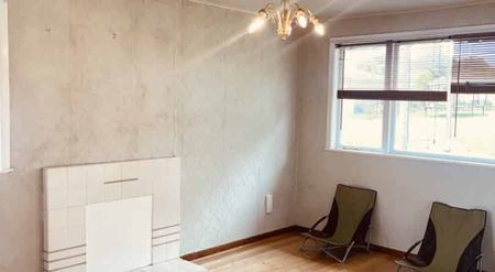 3 bed 1 bath with open kitchen plan living area - Photo 2