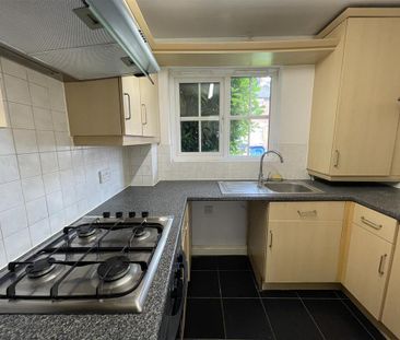 2 bedroom end of terrace house to rent - Photo 2