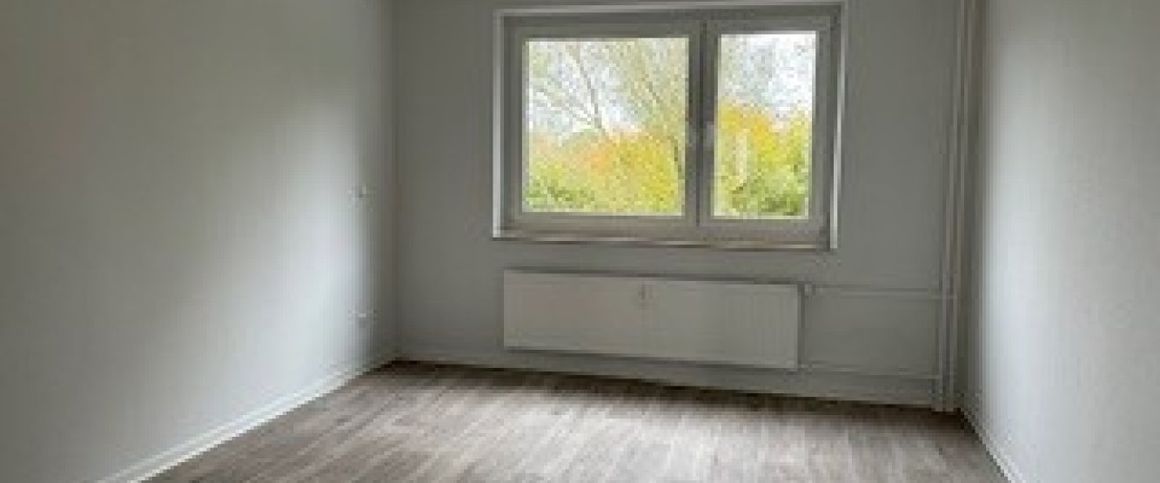 frisch sanierte 3,5-Zi-Wohnung in der Helsinkistr. 96 in Kiel zu vermieten! Otto Stöben GmbH - Photo 1