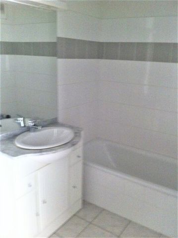 Location Appartement 3 pièces 59m² AGEN 47000 - Photo 3