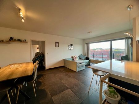 Volledig gerenoveerd tweeslaapkamer appartement te huur - Foto 3