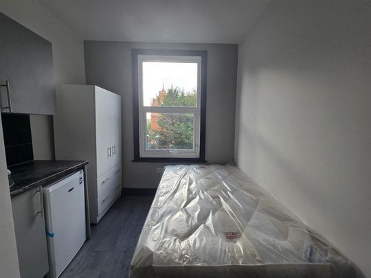 Studio to rent - Photo 1