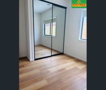 Modern Family Home with 4 Bedrooms in Officer - Photo 4