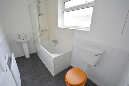 2 bedroom House To Let - Photo 3