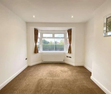 Beautifully Renovated Bedroom House In Edgware, HA8 - Photo 4