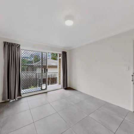 Spacious - Storage - Great Location - Photo 2