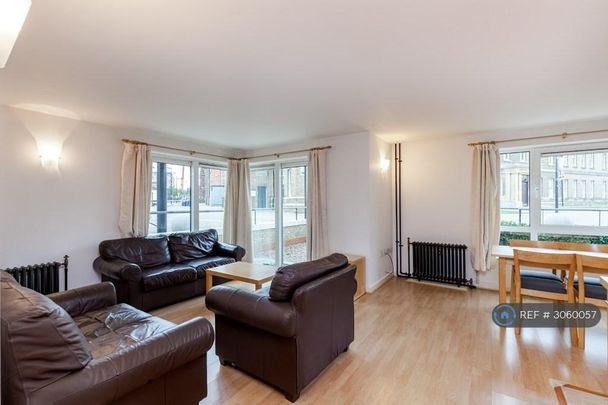 2 bedroom flat to rent - Photo 1
