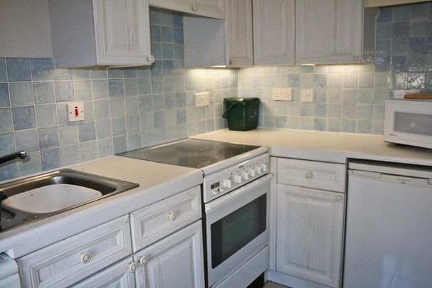 2 bedroom terraced house to rent - Photo 1