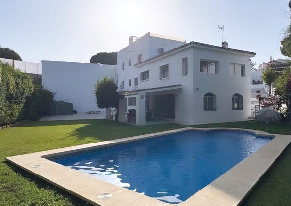 LARGE DETACHED VILLA WITH PRIVATE POOL AND GARDEN